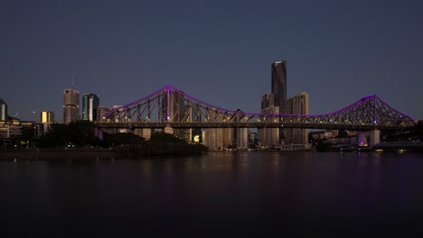 Brisbane's-Story-Bridge-from-night-to-day-timelapse,-lit-up-by-sunrise