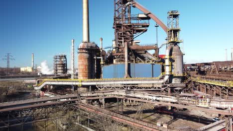 Verrosteter-Hochofen-Der-Alten-Metallurgischen-Stahlfabrik-In-Trinec,-Tschechien