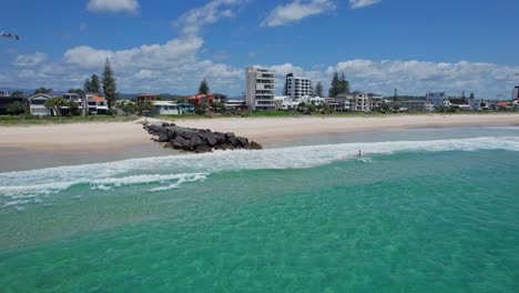 Idyllic-Seascape-Of-Palm-Beach-In-Gold-Coast,-Queensland,-Australia-During-Summer---Aerial-Pullback