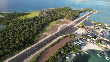 Die-Neue-Landebahn-In-Gran-Roque,-Los-Roques,-Venezuela,-Mit-Klarem-Meerwasser,-Luftaufnahme