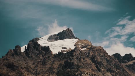 Schneebedeckter-Berggipfel-Cerro-Solo-In-Der-Provinz-Santa-Cruz,-Argentinien