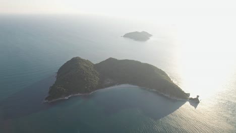 Paisaje-De-Islotes,-Isla-Japonesa-De-Wakayama-Japón-Drone-Aéreo-Entorno-Del-Amanecer