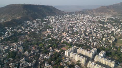Satara-City-Morgen-Nahaufnahme-Mit-Breiter-Drohnenansicht-In-Maharashtra