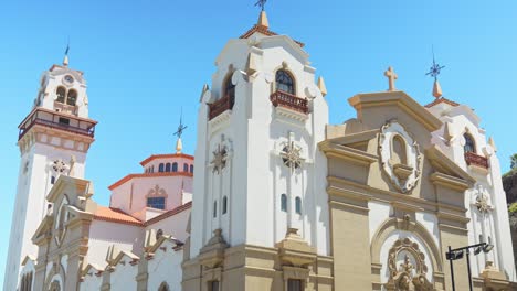 Schwenkkirche-Im-Mittelmeerland,-Basílica-De-Nuestra-Señora-De-La-Candelaria-Auf-Teneriffa