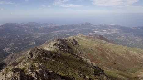 Luftaufnahme-Einer-Wilden-Berglandschaft-Auf-Korsika
