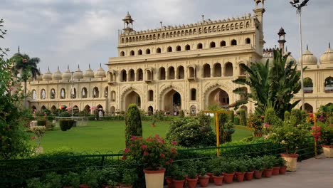 Panoramic-view-of-Bada-Imambada-Complex-built-by-Nawab-Asaf-ud-Daula-in-1791-with-Ornamented-Mughal-Architecture-at-Lucknow