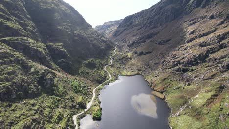 The-Gap-of-Dunloe-in-Kerry,-Ireland-feature-also-the-Black-Lake-and-pony-and-carts