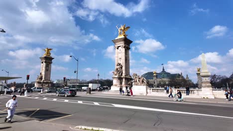 Puente-Pont-Alexandre-III-Cruzando-El-Sena-En-París,-Francia