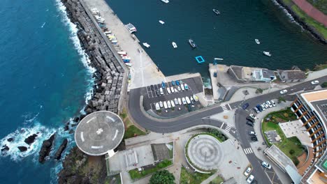 Las-Piscinas-Naturales-De-Porto-Moniz-En-La-Isla-De-Madeira,-Portugal