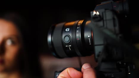 Close-up-of-videographer-switch-focus-mode-from-auto-to-manual-on-lens