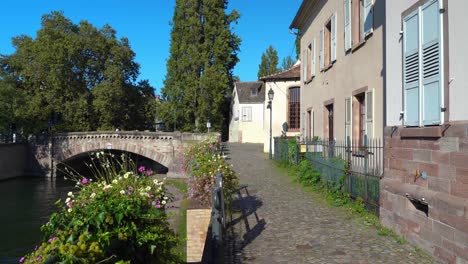 Ponts-Couverts:-Drei-Brücken-überqueren-Die-Vier-Flussarme-Des-Flusses-Ill,-Die-Durch-Straßburgs-Historisches-Viertel-Petite-France-Fließen