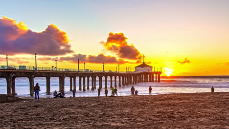 Famous-Manhattan-Beach-Pier-With-Tourists-During-Golden-Sunset-in-California,-USA