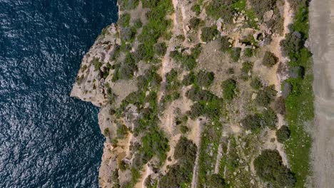 Steile-Klippe-Auf-Der-Insel-Malta