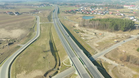 Aerial-shot-of-car-and-vehicle-traffic-on-the-motorway-in-the-city-of-Gdynia,-Sweden