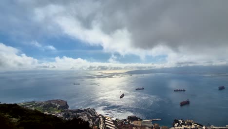 Wo-Kontinente-Aufeinandertreffen:-Ein-Zeitraffer-über-Der-Straße-Von-Gibraltar