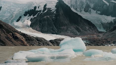 Gletschersee-Laguna-Torre-Mit-Schmelzenden-Eisbergen-Im-Nationalpark-Los-Glaciares,-Argentinien