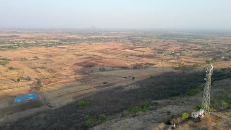 Campo-De-Cultivos-Vacío-Cerca-Del-Templo-Yamai-En-Vista-De-Drone-Aundh