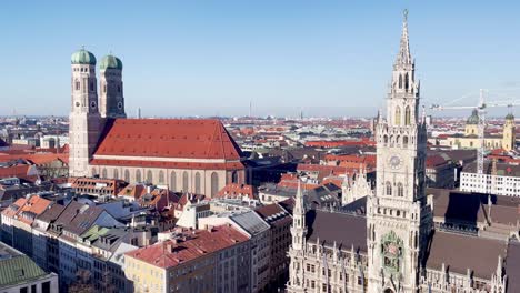 Munich-Cityscape-View-with-Neues-Rathaus-and-Frauenkirche-on-Sunny-Day-in-Germany