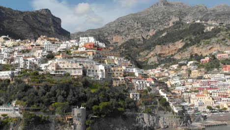From-the-mountain-to-the-sea-in-Positano