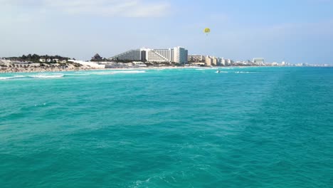 Vista-Aérea-De-Las-Playas-De-La-Zona-Hotelera-De-Cancún,-Quintana-Roo