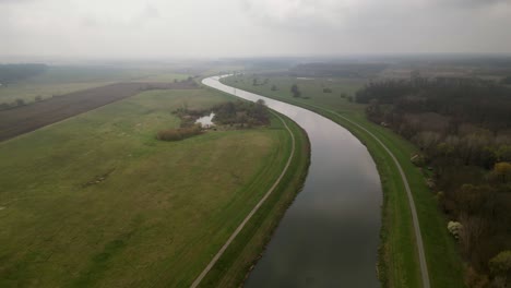 Vista-Aérea-Del-Río-Morava-Frontera-Checa-Y-Eslovaca