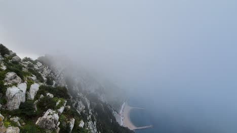 Timelapse-Desde-El-Peñón-De-Gibraltar-Con-Nubes-Que-Se-Mueven-Rápidamente