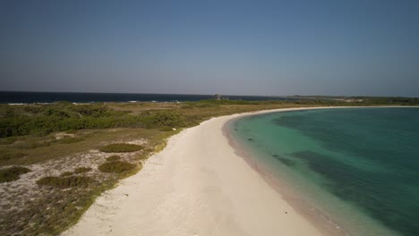 The-serene-espenky-beach-in-los-roques-with-clear-turquoise-waters-and-white-sandy-shore,-aerial-view