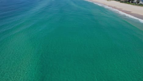 Turquoise-Ocean-Of-Palm-Beach-In-Gold-Coast,-Queensland,-Australia---Aerial-Drone-Shot