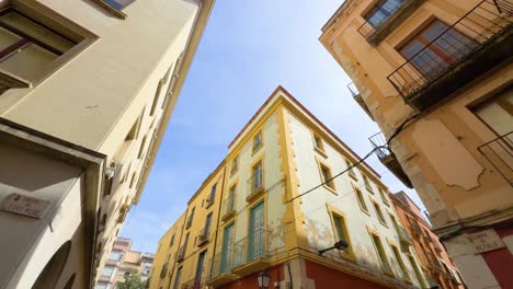 Fassade-Der-Gebäude-In-Figueras,-Altstadt,-Mittelalterliche-Stadt-Costa-Brava