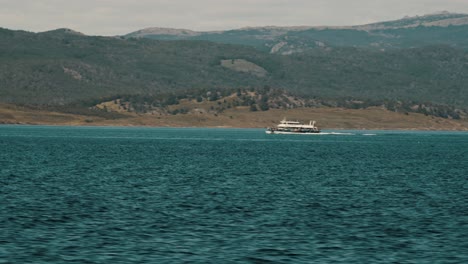 Sailing-Through-The-Beagle-Channel-In-Tierra-Del-Fuego,-Argentina---POV