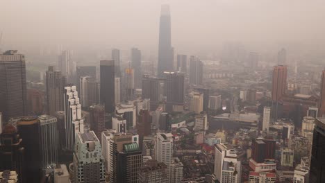 Vista-Brumosa-Del-Horizonte-Del-Paisaje-Urbano-Desde-La-Torre-Kl-En-Kuala-Lumpur,-Malasia