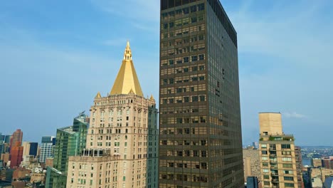 New-York-Life-Gebäude-Auf-Der-Linken-Seite,-Skyline-Von-New-York,-Luftaufnahme