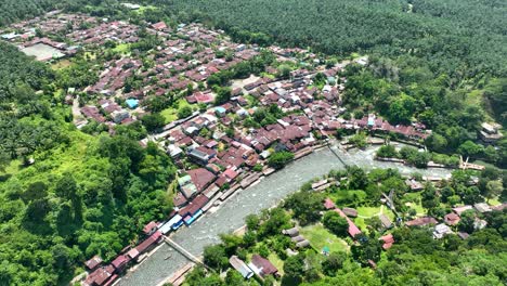 Bukit-Lawang-Village,-popular-destination-for-nature-lovers-and-explorers
