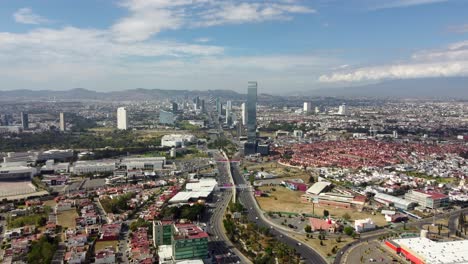 Vista-Panorámica-De-La-Ciudad-De-Puebla-Con-Barrios-Suburbanos-Y-La-Intersección-Principal-En-Un-Día-Soleado