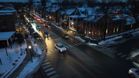 Traffic-on-main-street-of-Small-American-Town-at-night