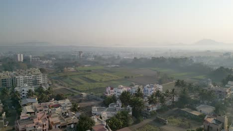Vista-De-Drones-De-La-Ciudad-De-Satara-Greneryfeelds-En-Maharashtra