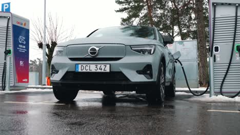 Volvo-C40-Im-Winterschnee,-Landvetter,-Schweden