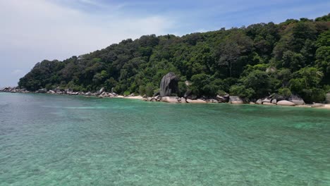 Seychellen-Strand-Palmen-Glatte-Felsen