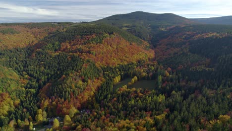 Aerial-establishing-shot-of-the-autumn-colored-mountain-forest-in-Europe