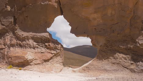 Paisaje-Del-Valle-De-Rocas-En-El-Altiplano-De-Bolivia---Tiro-Estático
