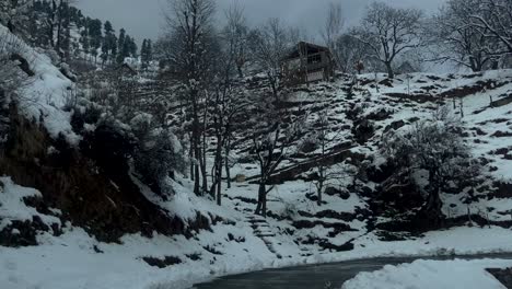 Snowy-Adventure-in-the-Himalayan-Region-Anantnag---snow-on-roads,-Snowboarding,-and-Majestic-View