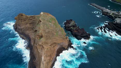 Rugged-rocky-lighthouse-island-in-Porto-Moniz,-Ilheu-Mole,-Madeira