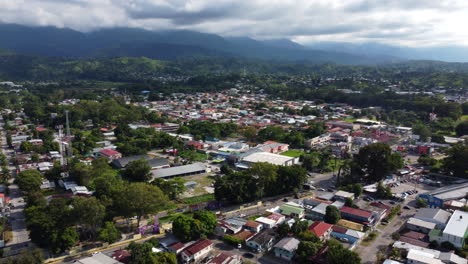 Lebendige-Stadtlandschaft-Von-Honduras,-Aufgenommen-Per-Drohne