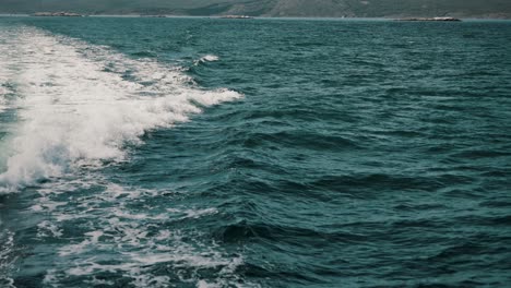 Waves-Rolling-On-The-Ocean-Near-Ushuaia-In-Tierra-del-Fuego,-Argentina