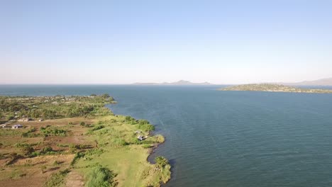 Fishing-village-on-the-shores-of-Lake-Victoria