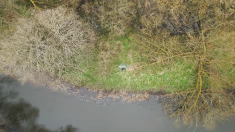 Wild-Camping-By-The-Riverbanks-In-Thetford-Forest,-Norfolk,-UK