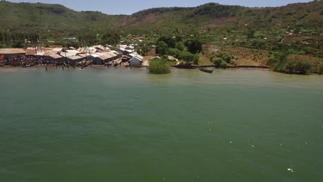 Fishing-village-on-the-shores-of-Lake-Victoria