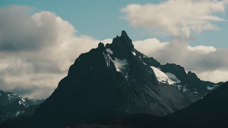 Schroffer-Berggipfel-Mit-Schnee-In-Cabo-De-Hornos,-Feuerland,-Argentinien