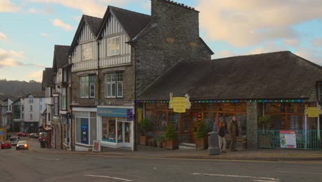 Profilansicht-Des-Stadtzentrums-Von-Bowness-on-Windermere-Tagsüber-In-England