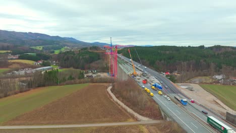 Grúas-Torre-En-El-Nuevo-Puente-De-Aurach-Con-Estructura-De-Hormigón-Armado-En-Austria